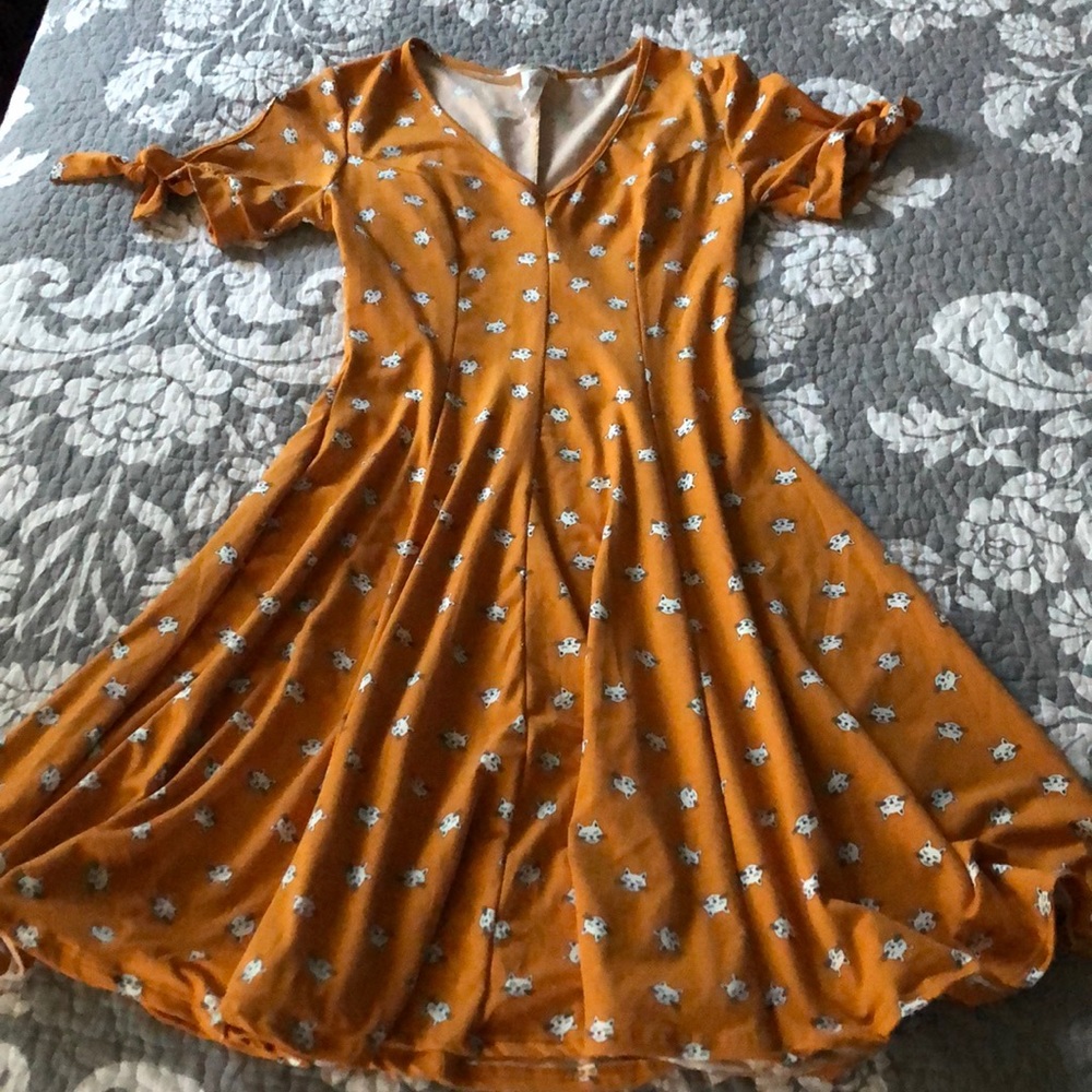 🐱 Mustard cat dress!
